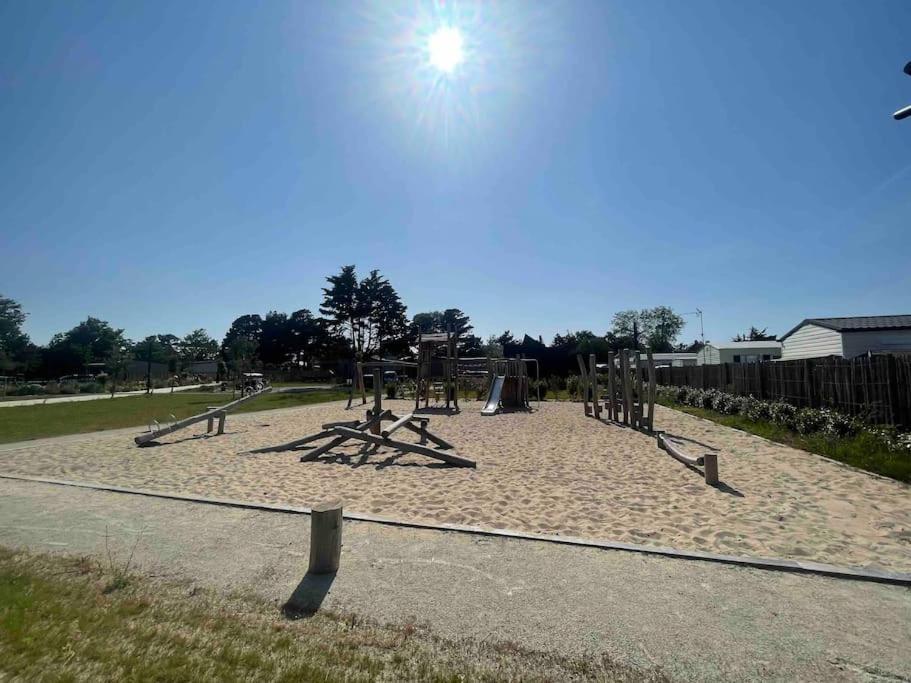 Cottage Dans Parc Residentiel De Loisirs, Piscine, 150M De La Mer Жулувил-ле-Пен Екстериор снимка